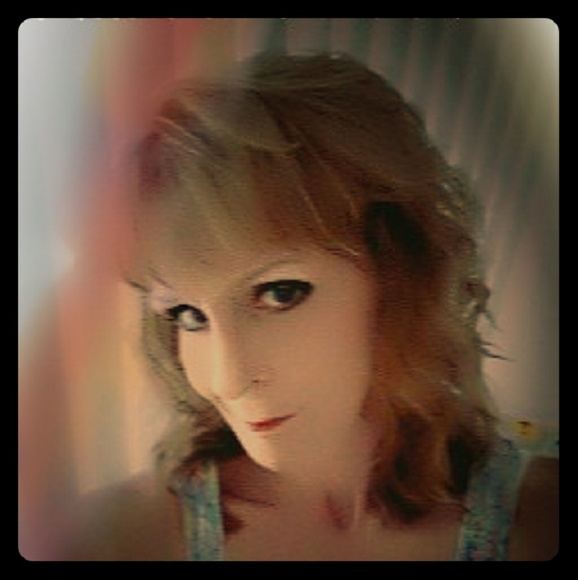 Meet your Posher, Nikki - Picture 1 of 2